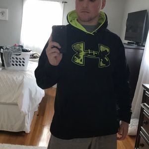 Men's UNDER AMOUR GREEN AND BLACK SWEATSHIR